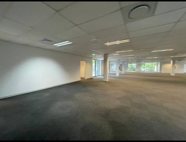 658M² OFFICE TO LET IN BRYANSTON
